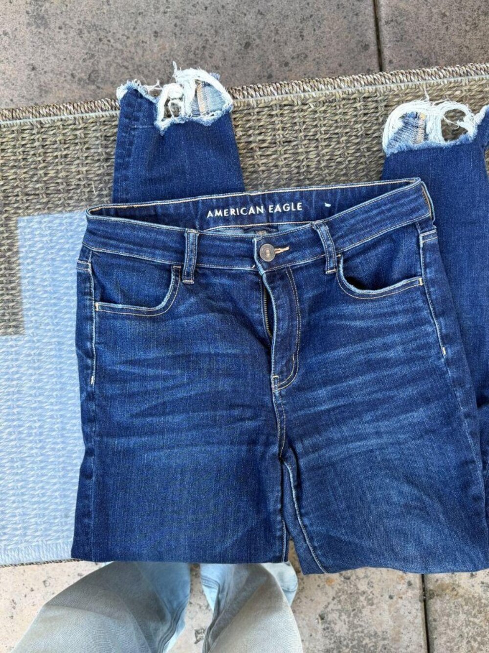 American Eagle Outfitters Women's Blue and Navy Jeans